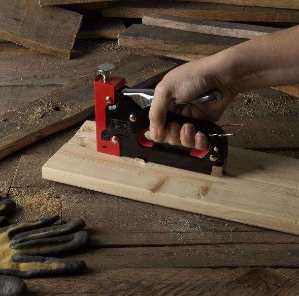 Heavy Duty Staple Gun Kit in a Handy Carry Case
