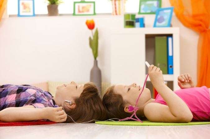 High Definition Sound Earphones in a Cool Pink Heart Shape