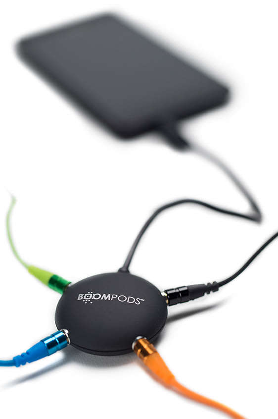 Plug in and share your music and videos with up to 4 friends with this simple audio splitter