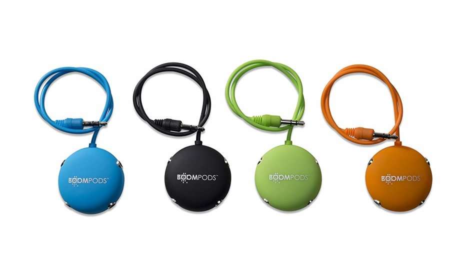 Plug in and share your music and videos with up to 4 friends with this simple audio splitter