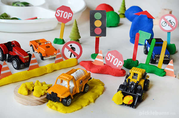 Traffic City Dough Set - Let your Child Playfully Learn the Responsibilities in Traffic