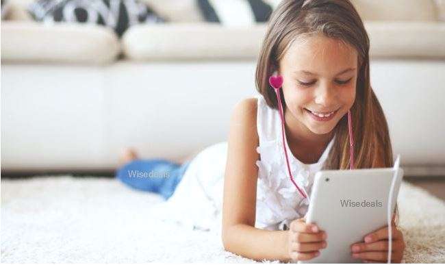 Super Cool Heart Shape Earphones in a bright and exciting pink design