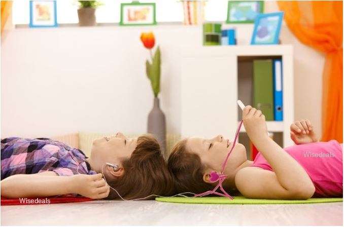 Super Cool Heart Shape Earphones in a bright and exciting pink design