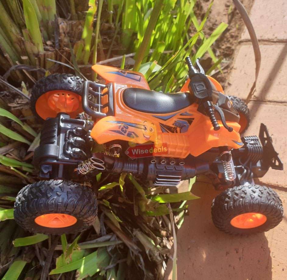 1:18 Remote Control Rock Crawler Conquer all terrain, 50° Slope Climbing Ability, Powerful & Fast