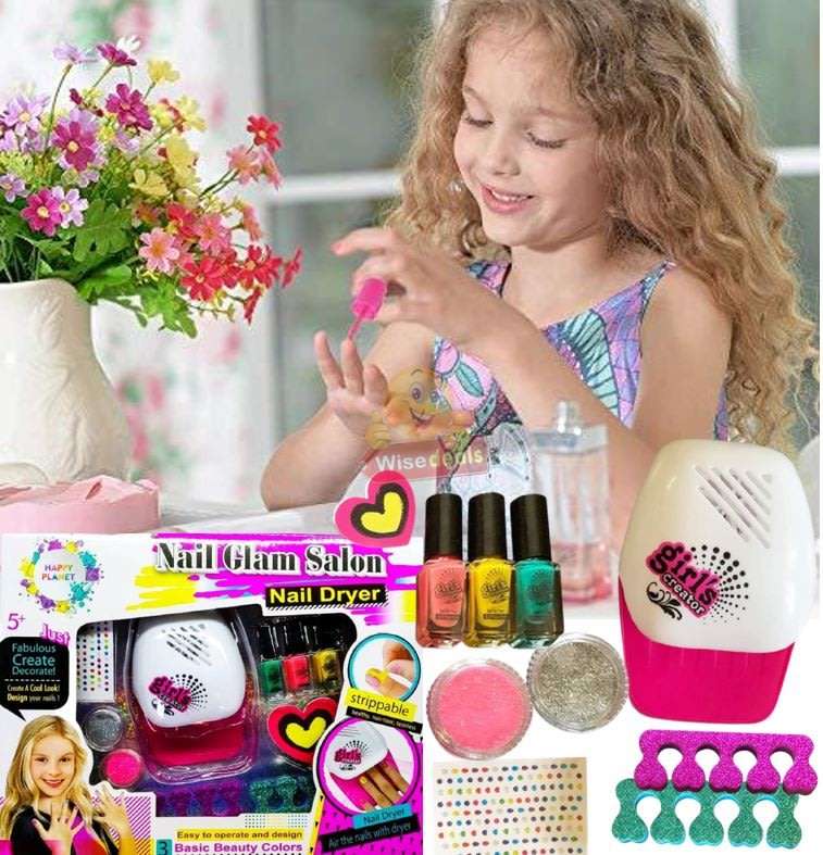 This Amazing Nail Set contains everything your little girl needs to create the perfect mani-pedi
