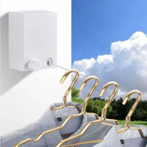 4.2M HANDY AND HEAVY-DUTY RETRACTABLE CLOTHESLINE FOR INDOOR & OUTDOOR USE - START AT R1 ONLY