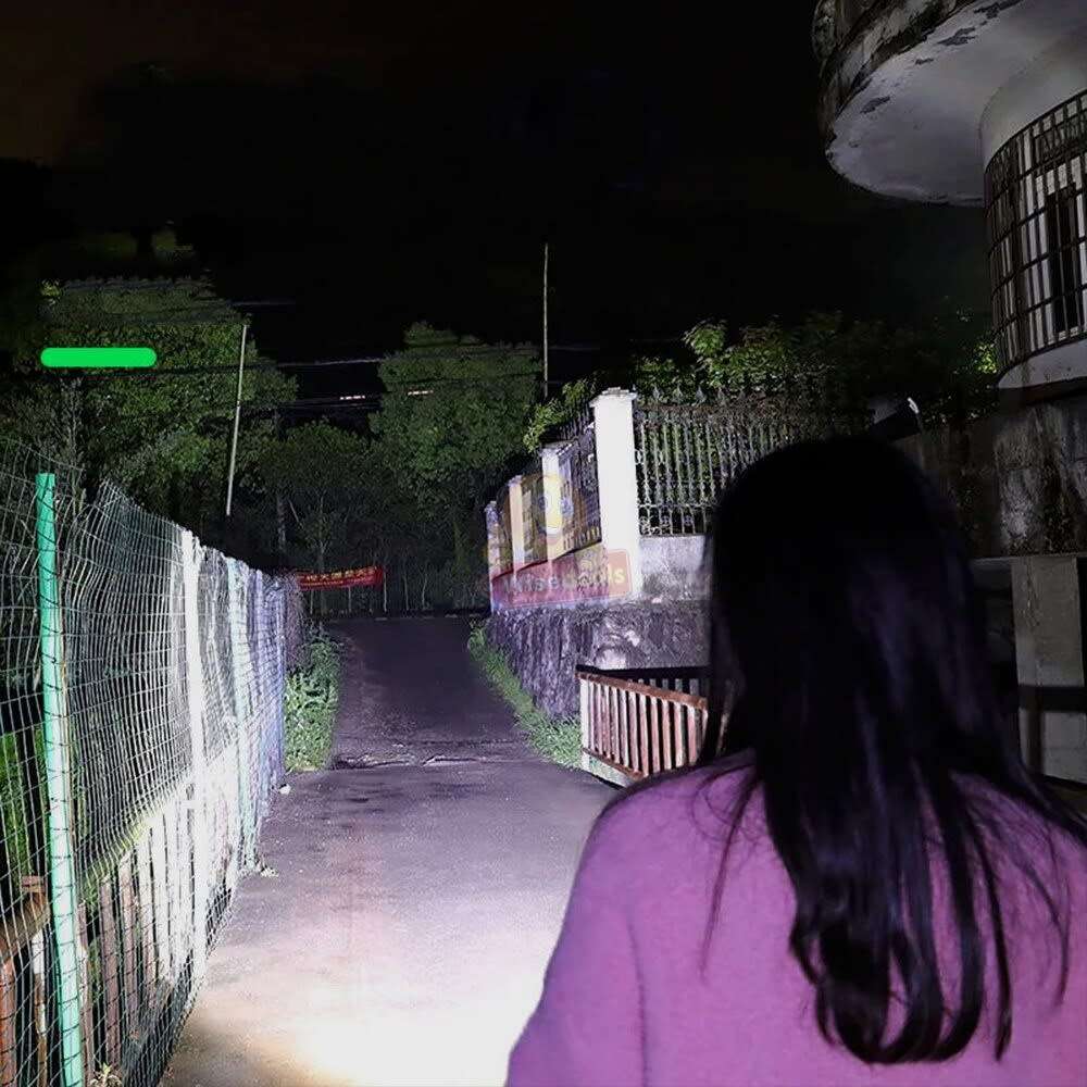 Super Far Distance COB LED Search and Flash Light, USB Interface, Mobile Power Bank