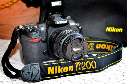 Nikon D200 plus - AF-S Nikkor 18-55 GII ED lens