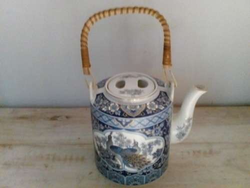 Decorative Oriental Peacock Design Tea Pot with Woven Handle
