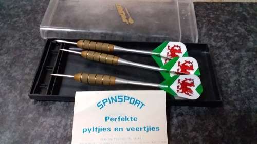 Vintage Set of Darts with Bilingual Pamphlet