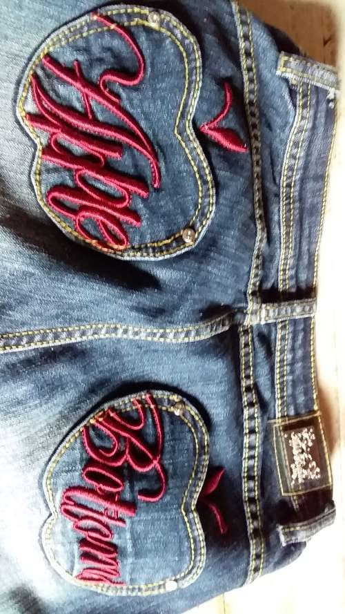 Ladies Apple Bottom Size 5/6 Jeans