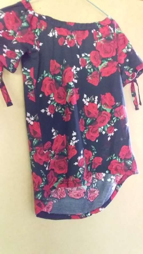 Ladies Atmosphere Size Small Floral Top