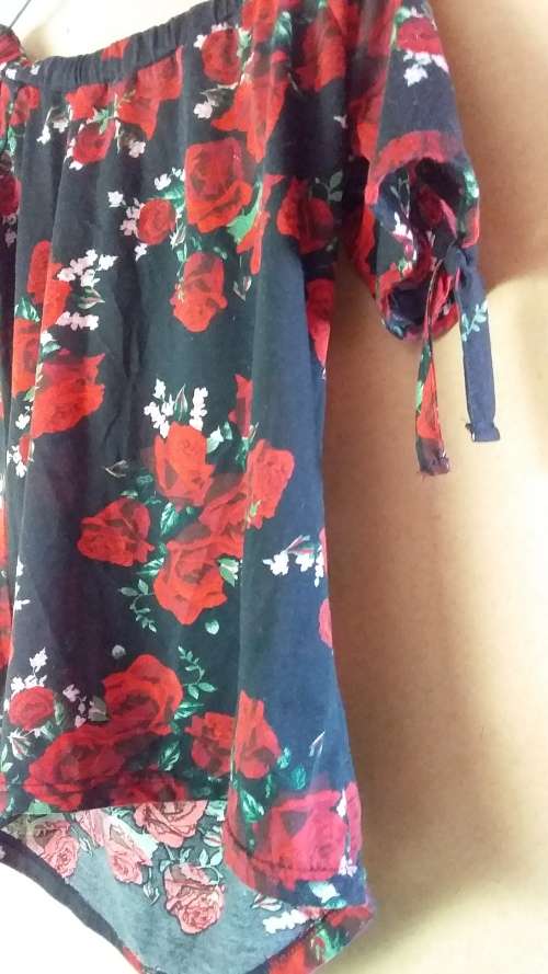 Ladies Atmosphere Size Small Floral Top