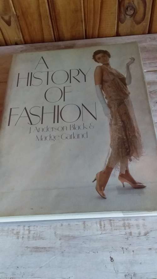 A History of Fashion - Updated 1990 Edition 304 Pages