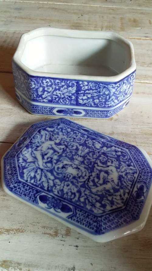 Decorative Blue & White Heavy Porcelain Trinket Holder