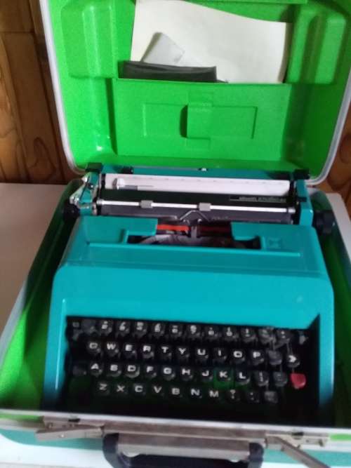 Olivetti Studio 45 Typewriter in Case - Collection Only