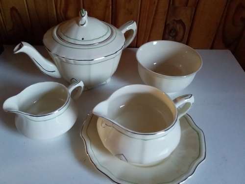 Vintage Alfread Meakin Tea Pot, Sugar Bowl, Milk Jug and Gravy Boat with Dish