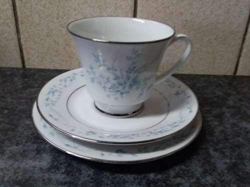 Vintage Noritake Carolyn Trio in Very Good Condition