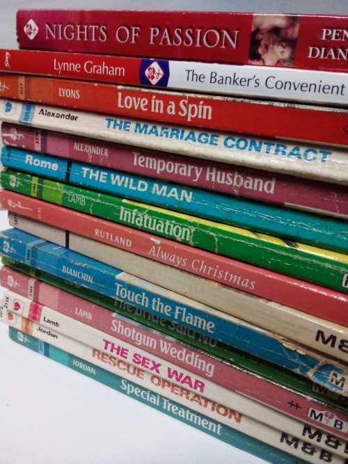 Joblot Mills and Boon plus Few Harlequin Books