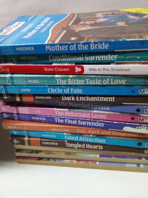 Joblot Mills and Boon plus Few Harlequin Books