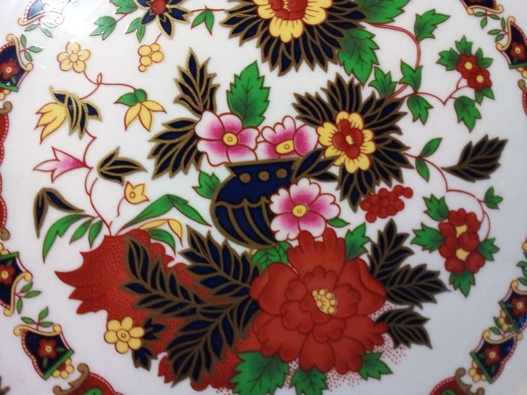 Bright Hand Painted Oriental Plate (SP008)