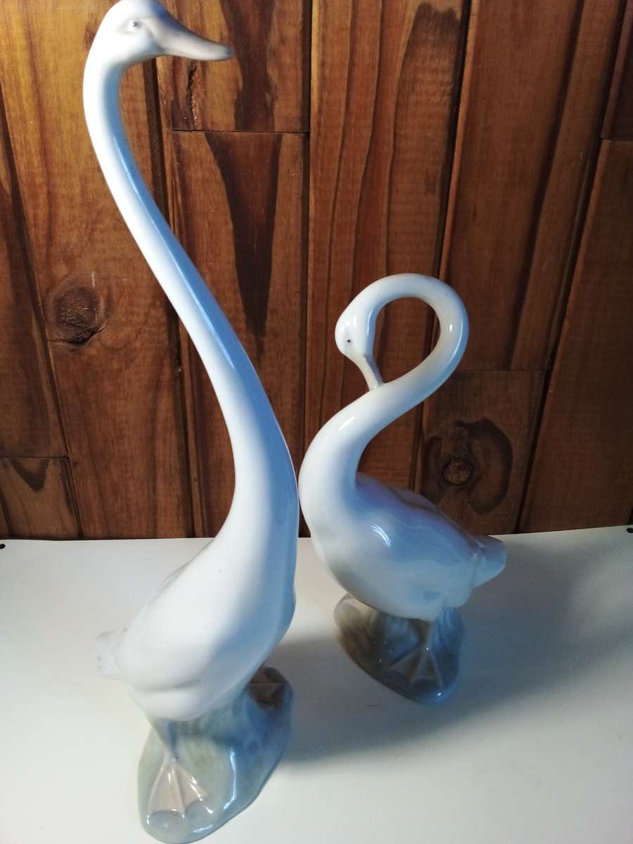 Pair of Nao Spain Swan Figurines