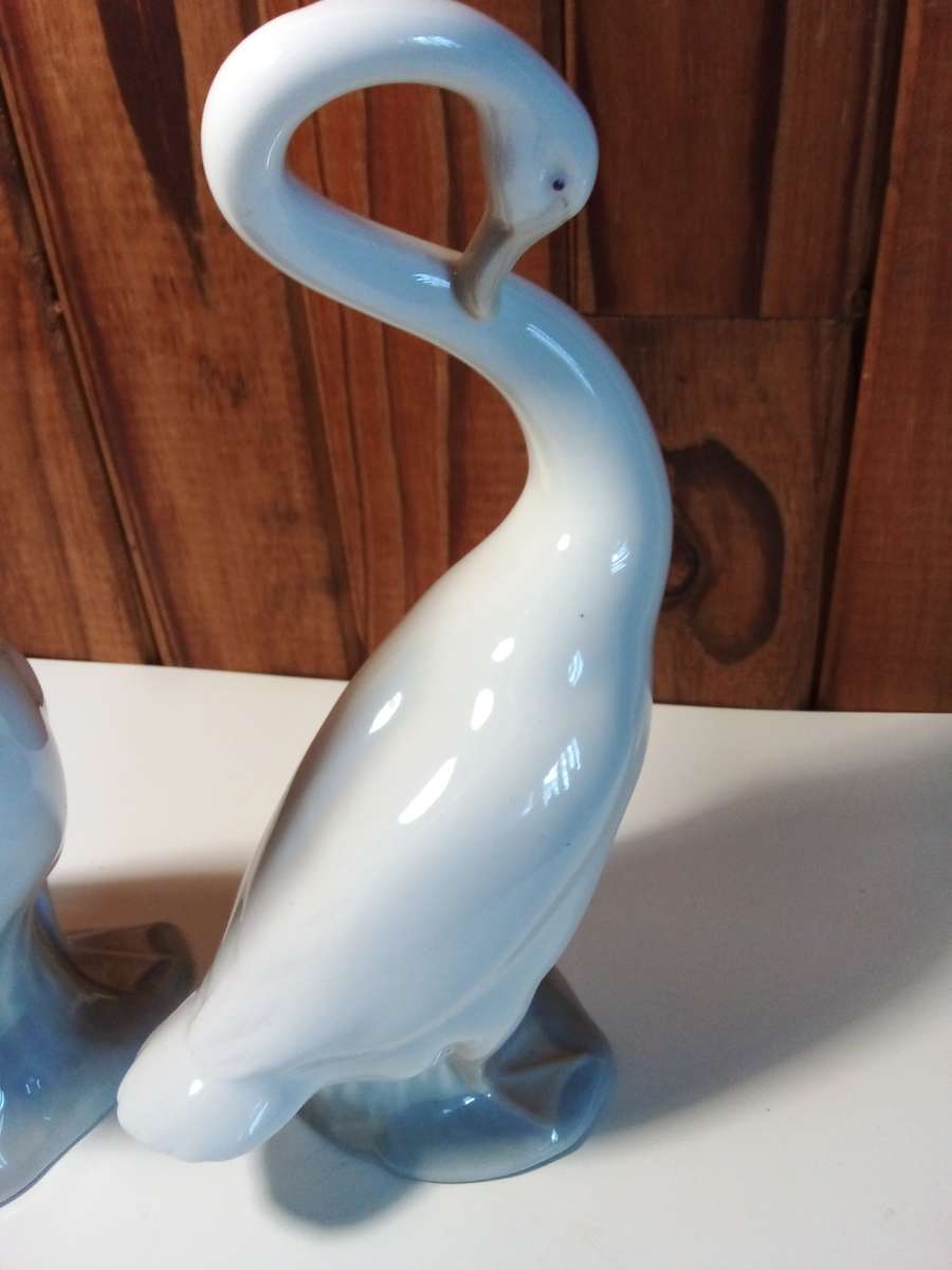 Pair of Nao Spain Swan Figurines