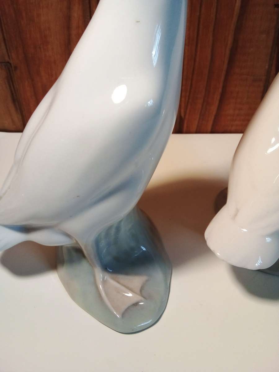 Pair of Nao Spain Swan Figurines