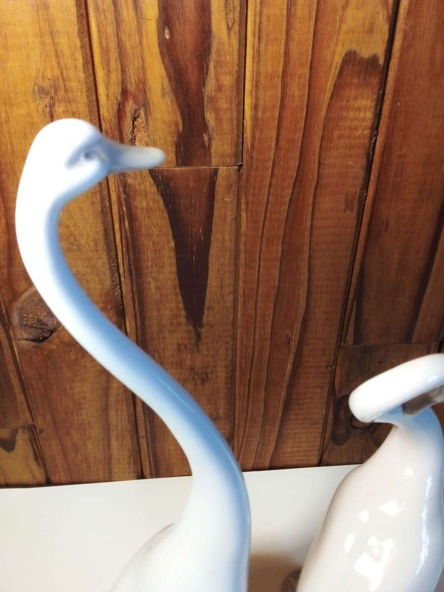 Pair of Nao Spain Swan Figurines