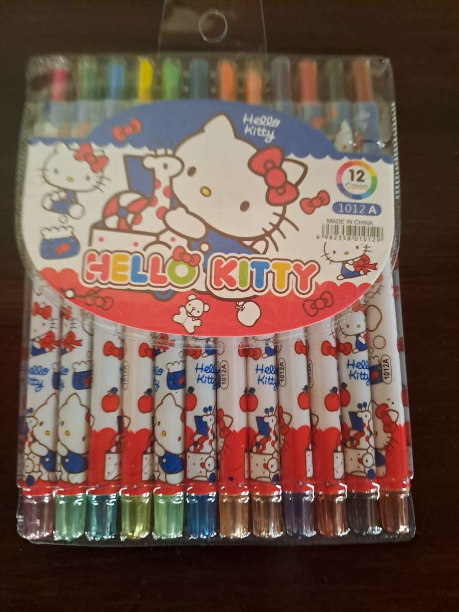 12 Hallo Kitty Crayons