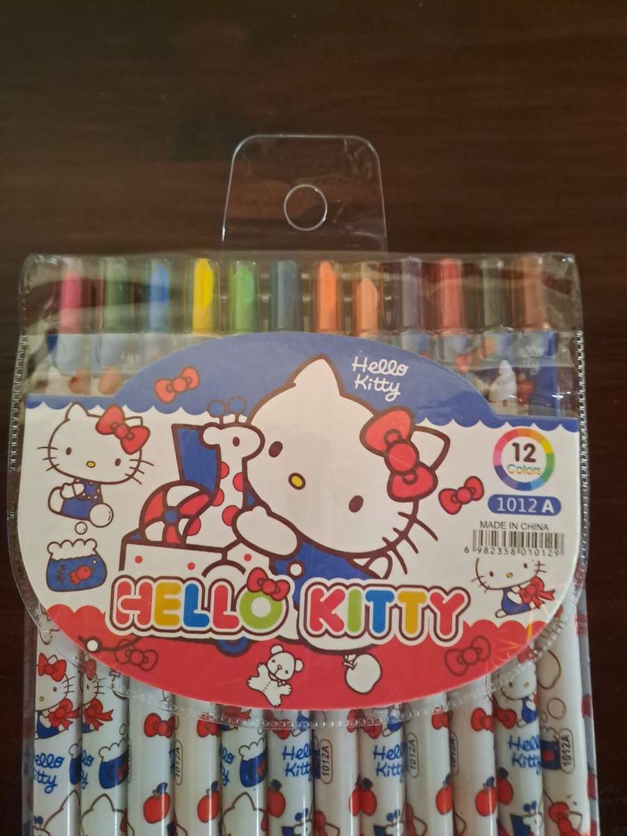 12 Hallo Kitty Crayons