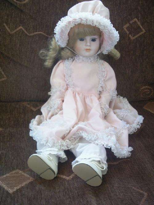 Bonnet & Curls Porcelain Doll 40 cm