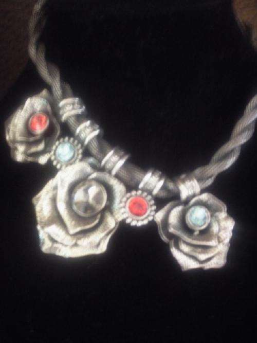 Fashion Three Flower Effect Necklace