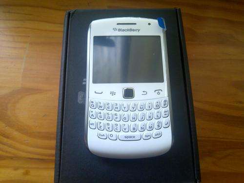 Brand new White BlackBerry Curve 9360 (Free Shipping)