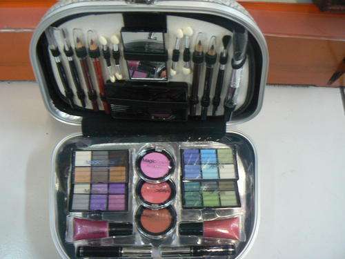 WOW 48 PIECE MAKEUP KIT DONT MISS OUT !!!!A MUST SEE