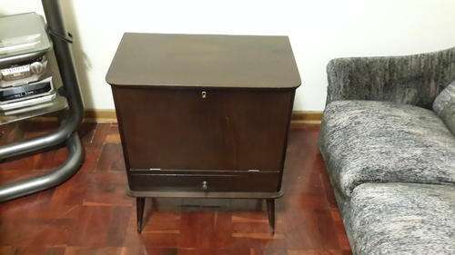 WOW!!ANTIQUE RETRO CABINET WITH 60 RECORDS(LPS)IN EXCELLENT CONDITION DONT MISS OUT MASSIVE BARGAIN!