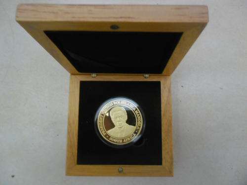MANDELA GOLD GLD COIN IN LOVELY BEECH WOOD BOX SEALD