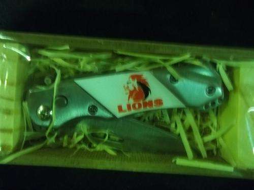 WOW ( LIONS  ) POCKET KNIFE  COLLECTION IN HOLDER RAP NOT USE