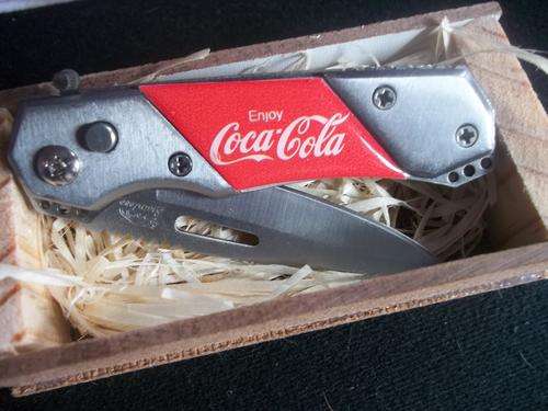 WOW (COCO COLA  ) POCKET KNIFE  COLLECTION IN HOLDER RAP NOT USE