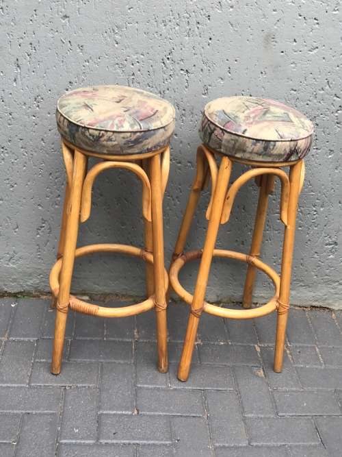 2 Bar stools