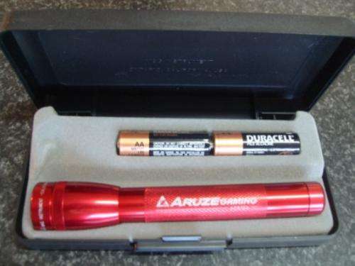 AWESOME ORIGINAL MINI MAGLITE IN BOX BATTERIES INCLUDED