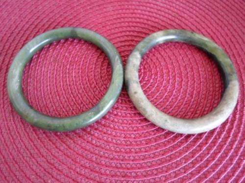 2 X VINAGE JADE BANGLES PERFECT CONDITION