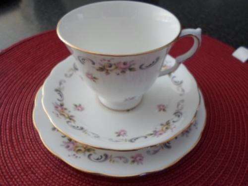 GORGEOUS!!! QUEEN ANNE ROSE PATTERN TRIO,  GREAT CONDITION!!!