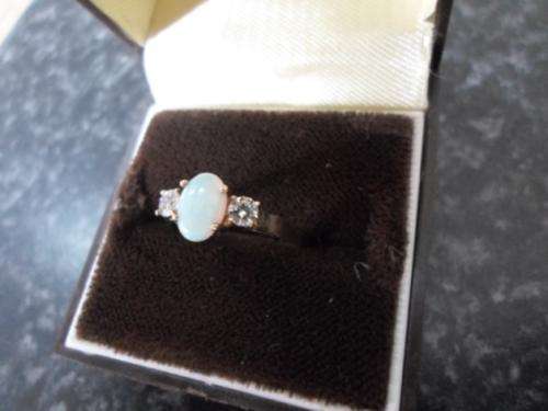 EXQUISITE!! VINTAGE 14CT YELLOW GOLD 0.20CT DIAMOND AND OPAL RING VALUE R2500