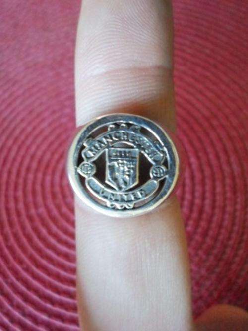 SPORTS FANS!!! ORIGINAL MANCHESTER UNITED STERLING SILVER RING