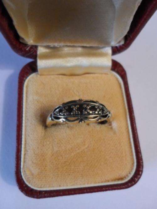 GORGEOUS!!! ANTIQUE 9CT GOLD AND GARNET RING CIRCA 1910