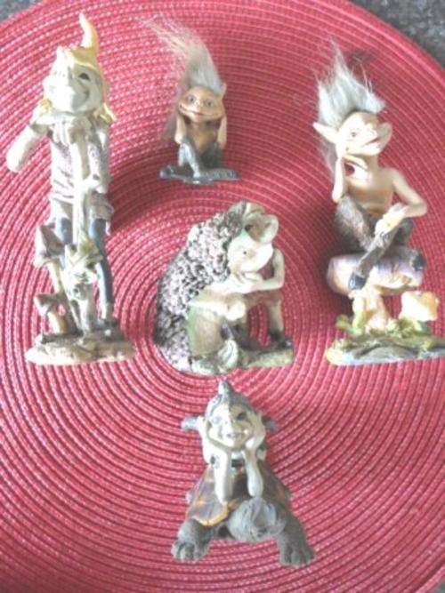 WOW!!! LOVELY COLLECTION OF 5 X PIXIE FIGURINES
