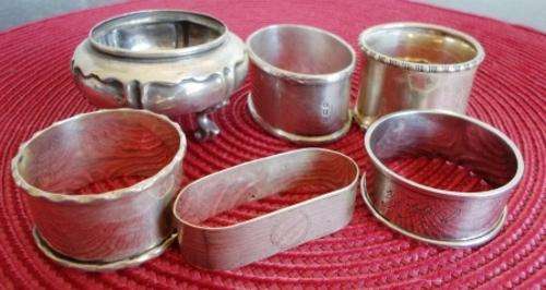 WOW!! GROUP OF HALLMARKED SILVER SERVIETTE RINGS & OPEN SALT 136.1 GRAMS