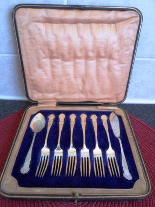 BEAUTIFUL!! VICTORIAN SILVER PLATED CAKE FORK SET WITH BUTTER KNIFE AND JAM SPOON CIRCA 1890's