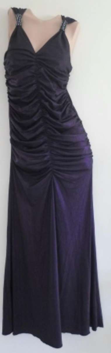 GORGEOUS!! DEEP PURPLE EVENING DRESS WITH DIAMANTE DETAIL SIZE MED !!FREE POSTAGE IN SA!!